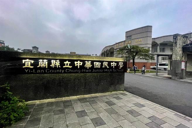 宜兰县中华国中有9名学生出现肠胃不适等症状，卫生局疫调后，研判是病毒所引起的肠胃炎群聚事件。（李忠一摄）