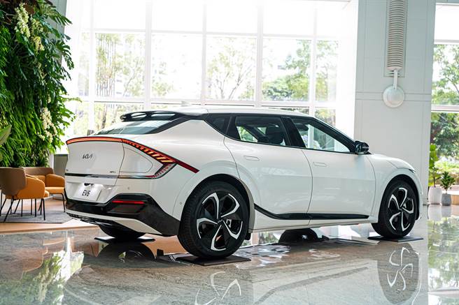 「Kia EV6 Cafe」生活充电站Pop-up Store即日起至28日于台北101办公大楼1F Green corner静态展示。（台湾森那美起亚提供）