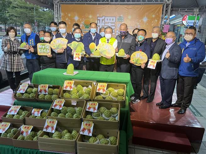 太麻里地区农会今在板桥农会活力广场举办释迦推广行销活动。（王扬杰摄）