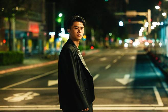 廖柏雅推出新歌〈LOVE IN TAIPEI〉。（华纳音乐提供）