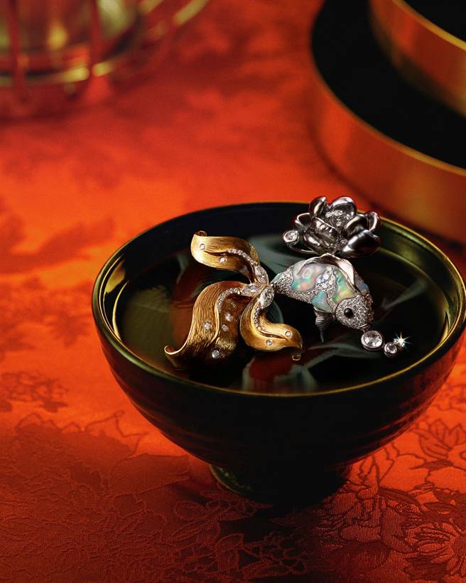 中國農曆新年即將到來，藝術珠寶JHENG JEWELLERY發表錦鯉系列珠寶，為年節更添喜氣。（JHENG JEWELLERY提供）