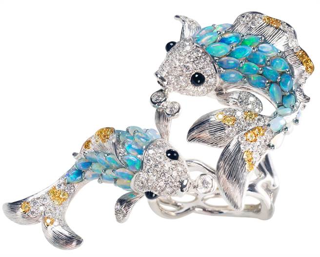 JHENG JEWELLERY天然蛋白石黃鑽石戒指，58萬3000元。（JHENG JEWELLERY提供）