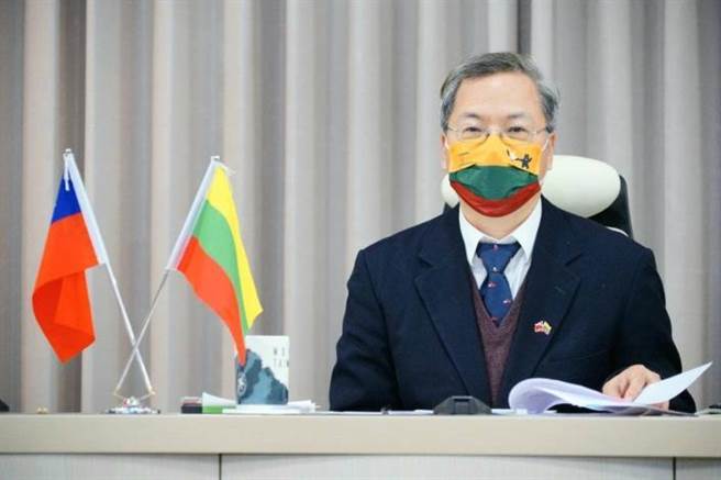 国发会主委龚明鑫与立陶宛经创部部长雅莫内特今天举行双部长视讯会谈。(外交部提供)