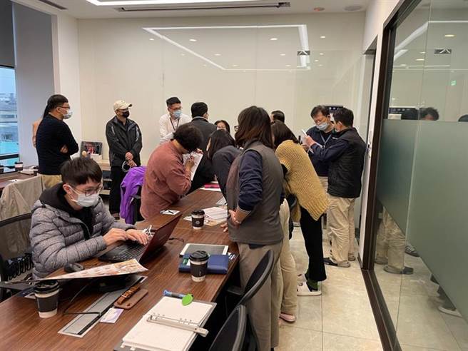 物價聯合稽查小組今實地稽查連鎖早餐業者。（圖／經濟部提供）
