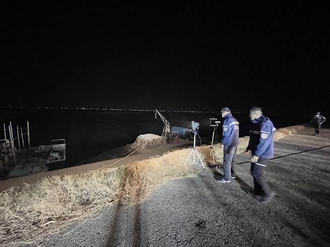 抢救F-16V失联飞官陈奕行动持续进行中，空军、海巡队与嘉义、县市消防局及民间搜救队海陆空大搜索。（嘉义市消防局提供∕吕妍庭嘉义传真）