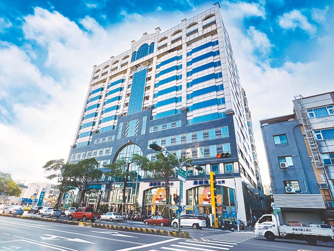 普华国际不动产受托标售坐落于台南市西门路、近小北商圈的企业总部大楼。图／普华国际不动产提供