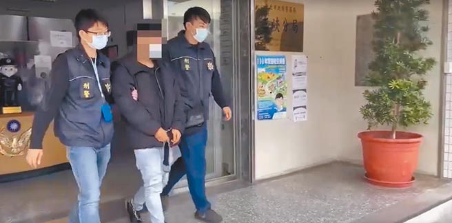 郑姓男子伙同5名少年，在网路刊登小额借贷广告，谎称可帮民眾审视信用贷款资料，以此骗取帐户，并将被害人软禁，检警8日前往攻坚，救出7名被软禁民眾。（新北市三峡警分局提供／蔡雯如新北传真）