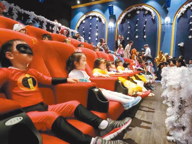 宣布參選基隆市長國民黨前立委謝國樑提出政見，計畫在市政府內設立小型親子電影廳。（謝國樑提供／陳彩玲基隆傳真）