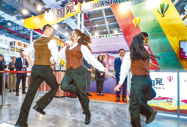 立陶宛政治学者科贾拉（Linas Kojala）认为，2022年立中关系仍将严峻，虽然国际社会已对北京的行动做出回应，但立陶宛不要指望北京会停止反制措施。图为台北国际食品展开幕，舞团表演立陶宛传统舞蹈。（本报资料照片）