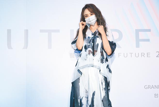 蔡允潔擔任藝術公益大使，為紅心字會弱勢兒童籌募營養餐費。（陳俊吉攝）