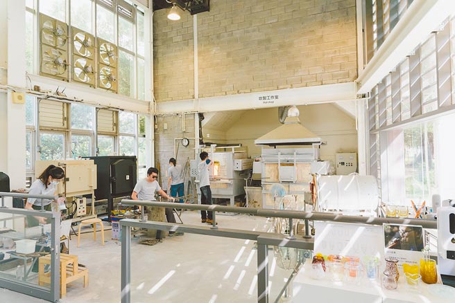 MUJI無印良品美麗華旗艦店將於本月26日開幕，攜手「春池玻璃」打造玻璃工坊。（無印良品提供）
