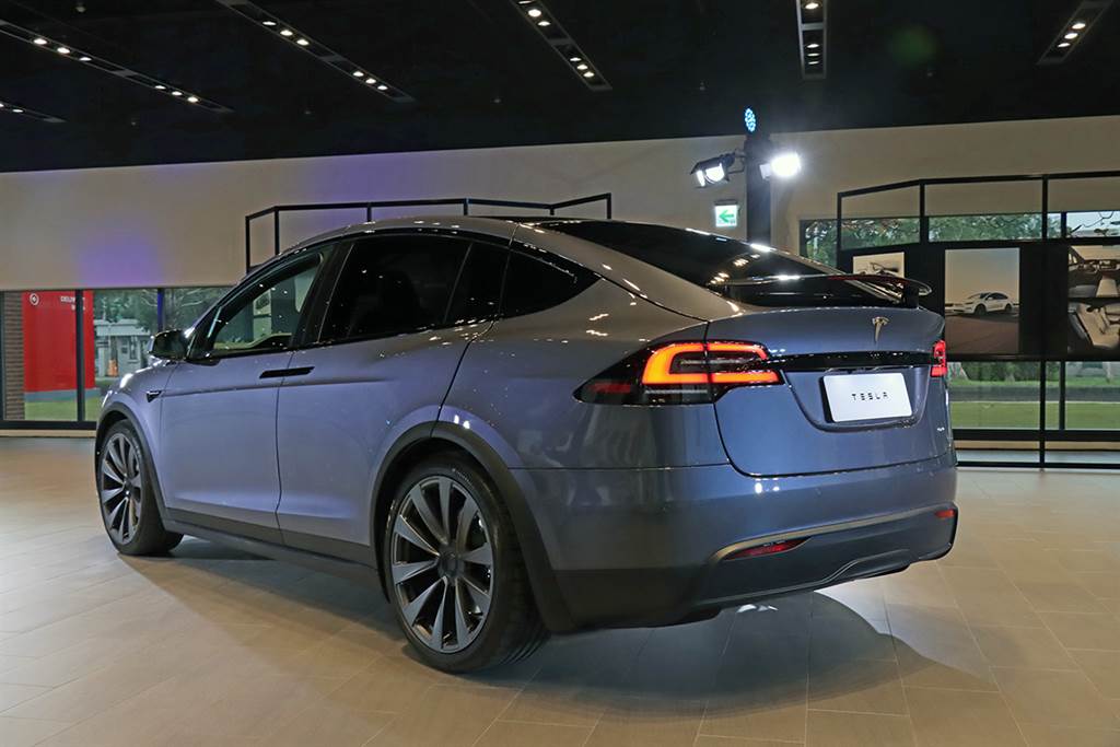 Tesla Model S/X Plaid 二度改款在台首次公開、預定 2023 年開始交車！(圖/人車事新聞)