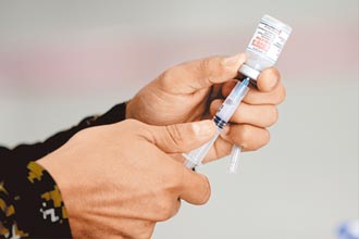 美疫苗強制令出鞘！ 大企業鼓勵員工接種加強劑