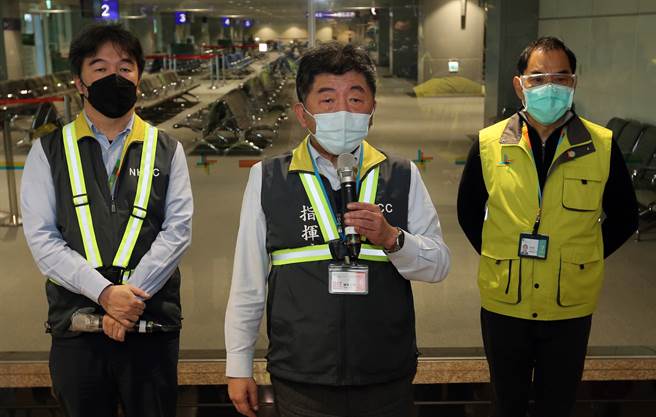 醫師陳昶宇質疑指揮中心不敢禁內用，拿小眾項目開刀，遭陳時中在記者會上動怒回嗆「不負責任的評論」。（陳麒全攝）