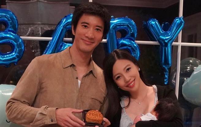 李靓蕾控王力宏带三个男子回家，害小孩被吓哭。（图／IG@李靓蕾）