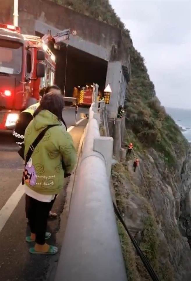 蘇花公路和平隧道南口有1男子墜崖，已死亡。（圖擷取自臉書蘇花公路即時路況）