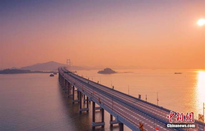 大陆GDP超兆元城市增至24座，4兆城市诞生。图为广东虎门大桥。（中新社）