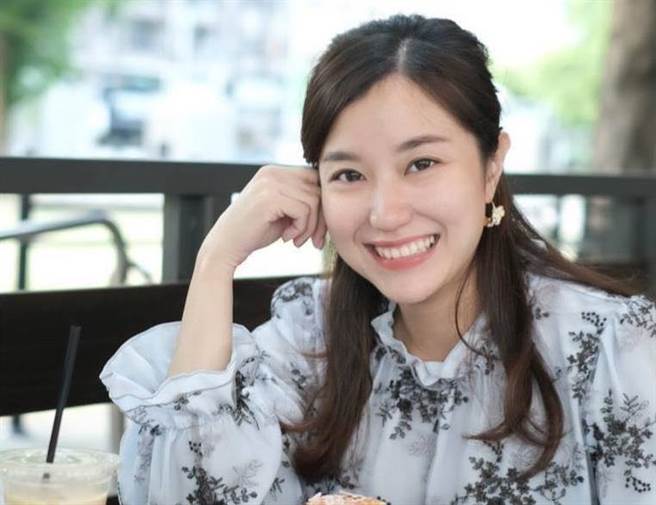 國民黨前立委龐建國墜樓身亡，高雄市前議長許崑源的女兒許采蓁在臉書發文回憶亡父。（圖／翻攝自許采蓁臉書）