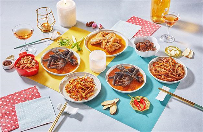 （噜噜姑滷抢春礼商机，推出「笑礼藏饱」春节礼盒。图／富帝国际食创提供）