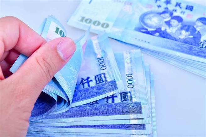 受疫情影响事业基本工资补贴17日上线 盼缓解企业成本压力。（图／shutterstock）