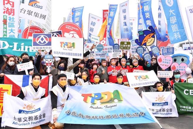 台北市長柯文哲、副市長黃珊珊今出席社團法人台北內湖科技園區發展協會發起的「第六屆內科千人捐血活動熱血起跑」活動。。（北市府提供）