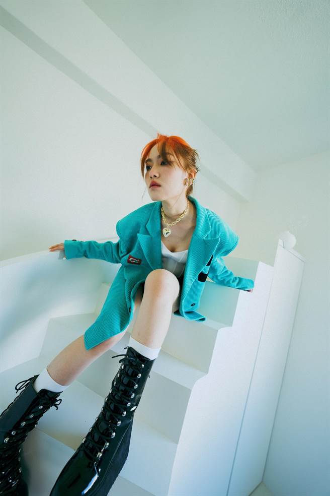 张牧乔为了维持髮色竟然长达七天不洗头。（牧乔工作室提供）