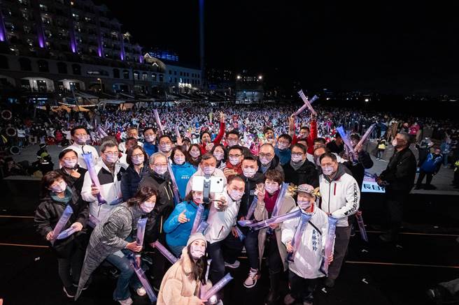 新北跨河煙火活動超吸睛  逾23萬人次造訪淡水八里。（新北市文化局提供）