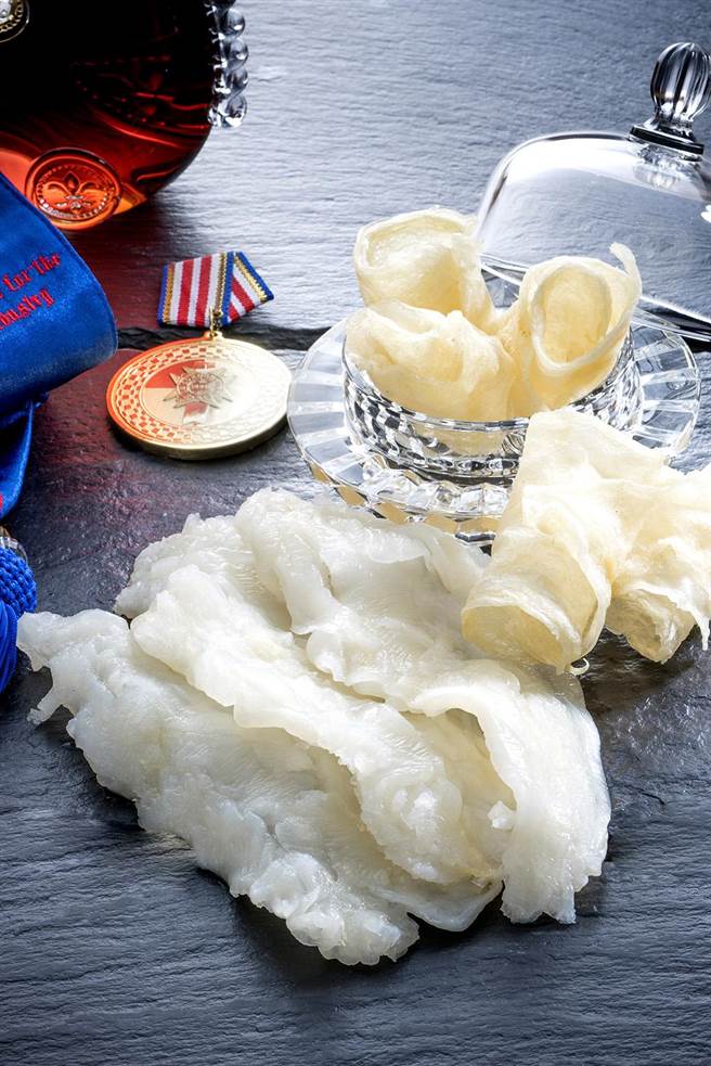 美食家梁幼祥的父亲是老广，从小家里就用鱼肚炖鸡汤，这鱼肚也称作花胶，自古是上八珍之一。（全酉提供）