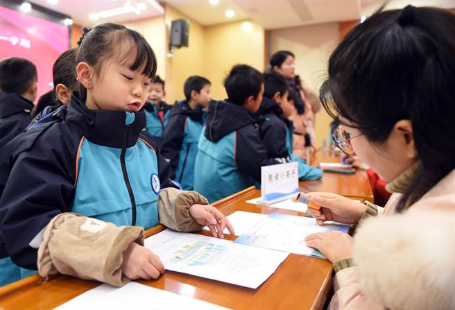 天津从今天（12日）起全市大中小学进入寒假，所有学校一律实行封闭式管理。（新华社）