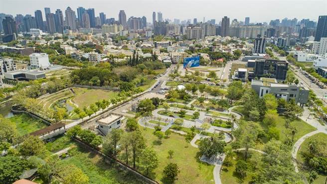 （「精锐SKY ONE」集单元二之最，将地段、绿海、国际建筑融为一体，打中高端客层的心。图／精锐提供）
