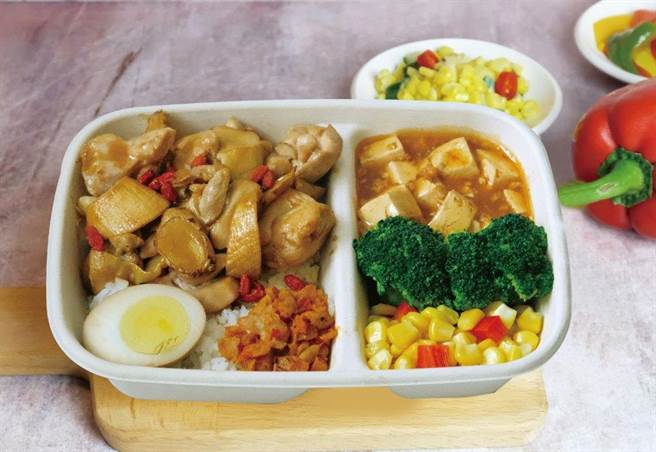 六福客栈便当推出冬季限定「麻油鸡球炊饭」。(六福旅游集团提供)