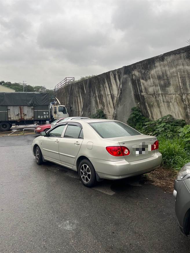 全台冷飕飕　五股6旬翁疑因低温猝死于副驾驶座（翻摄照片／戴上容新北传真）