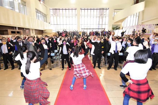 彰化縣政府12日公布9月30日前，參加4癌及Ｃ肝篩檢，每完成1項篩檢者，就送100元健康禮券，最多可領5張 。（吳敏菁攝）