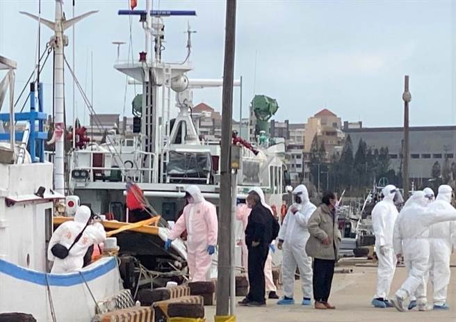 海巡署查獲宜蘭籍漁船「明豐漁1號」涉嫌走私1.5公噸Ｋ他命毒品，再破澎湖海上運毒最高紀錄。（陳可文攝） 