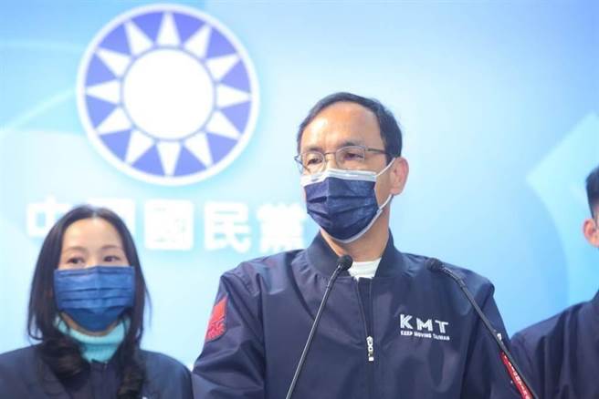 國民黨主席朱立倫（中）。（資料照，張鎧乙攝）