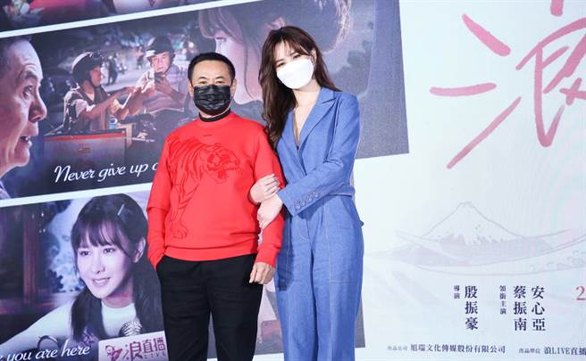 蔡振南（南哥）與安心亞在迷你劇集《浪我在你身邊》飾演父女。（陳俊吉攝）