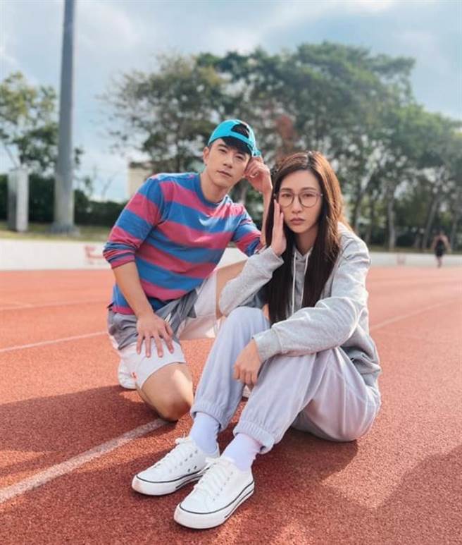 纪言恺陪曾莞婷跑８千公尺操场。（TVBS提供）
