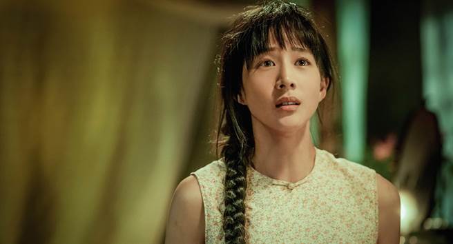 张钧宁饰演的婢女「睨儿」与富家少爷彭于晏私会。（甲上提供）