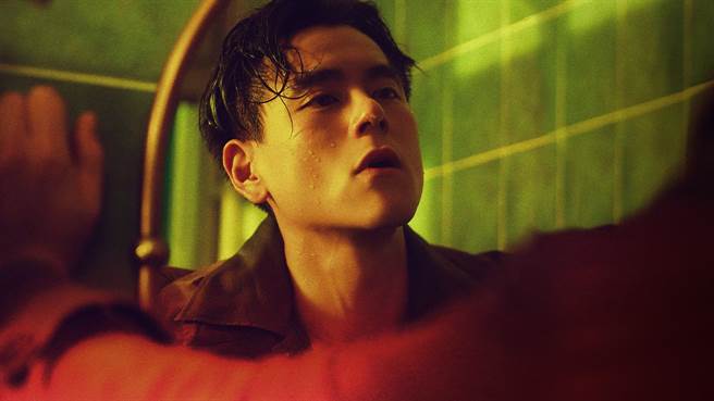 彭于晏饰演的世纪渣男「乔琪乔」魅力惊人。（甲上提供）