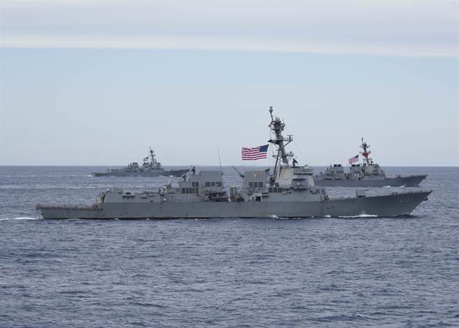 美海军勃克级2A批次驱逐舰即将开始换装AN/SPY-6(V)4雷达。图为勃克级舰编队航行。（图／DVIDS）