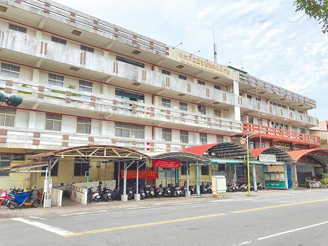 新北市立图书馆东升分馆及东升市民活动中心建物老旧又是海砂屋，更新后市府可分回图书馆、市民活动中心、店舖及托老中心。（新北市财政局提供／陈慰慈新北传真）