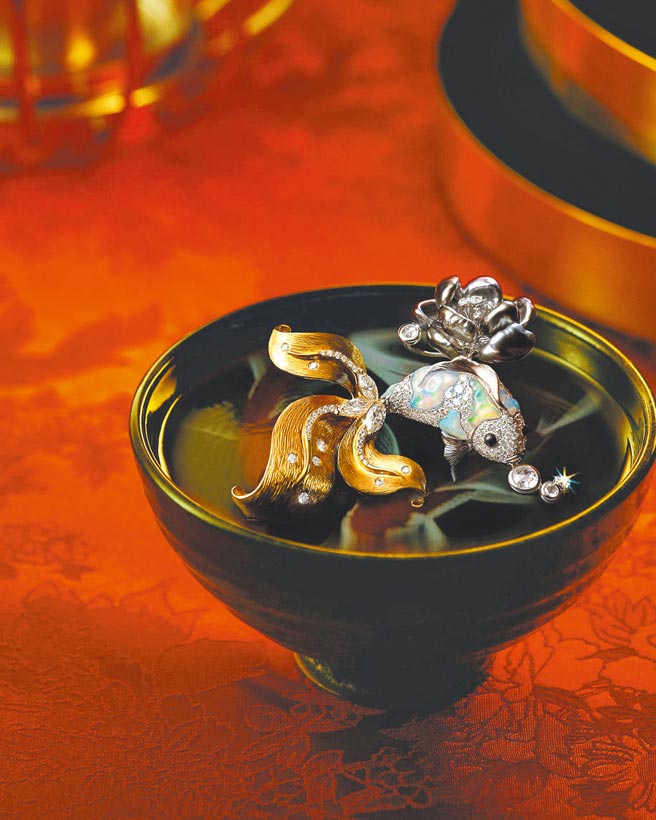 中國農曆新年即將到來，藝術珠寶JHENG JEWELLERY發表錦鯉系列珠寶，為年節更添喜氣。（JHENG JEWELLERY提供）