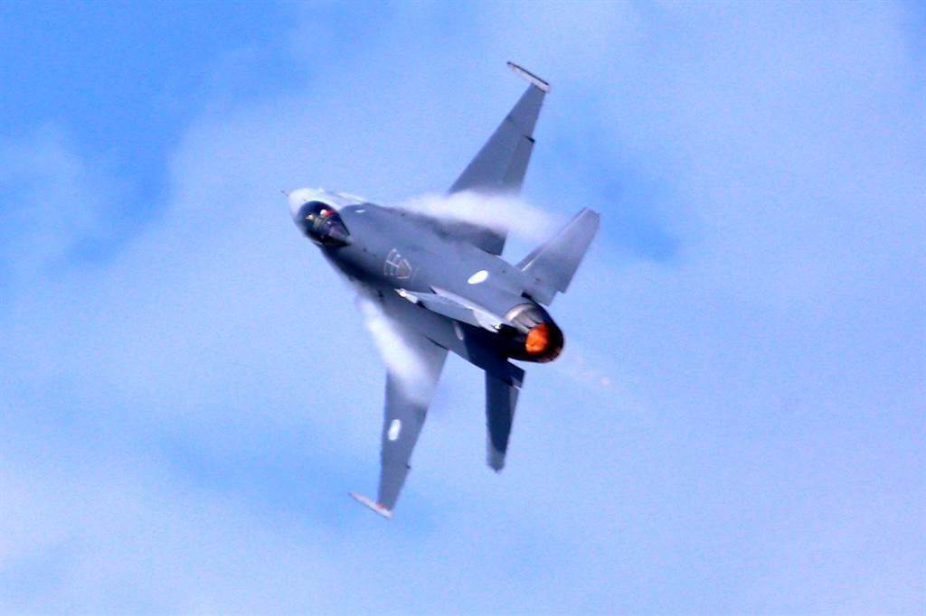 空軍一架F-16V戰機、編號6650，11日在進行對地攻擊訓練時，在嘉義東石外海失聯。（報系資料照）