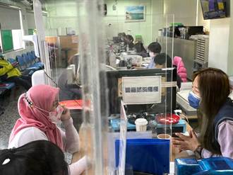潮州戶政事務所設行動服務櫃台 移民署籲逾期在台人士接種疫苗