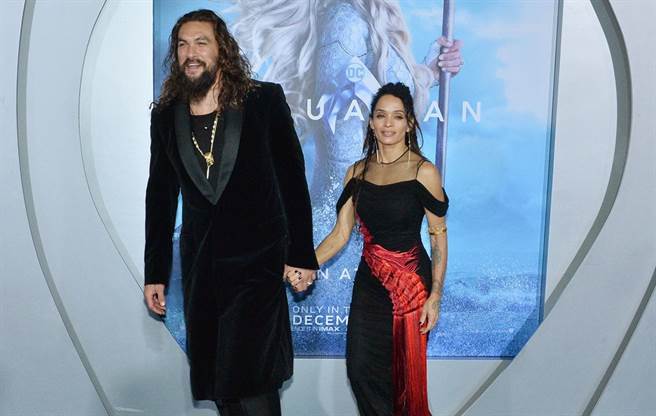 杰森摩莫亚（Jason Momoa）与莉萨博内特（Lisa Bonet）13日官宣离婚。（图／达志）