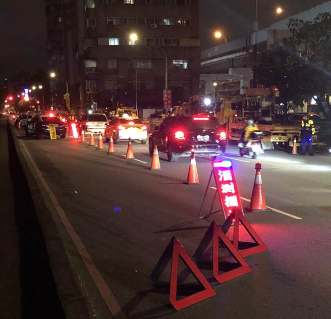 新北市中和警分局自元旦连续假日起，持续规画取缔酒后驾车大执法专案勤务。（中和警分局提供）