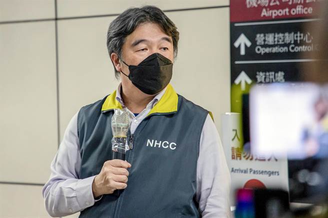王必勝表示，14日要做篩檢的旅客數大約是800人左右，目前預期陽性的人還是蠻多的，但不會讓確診旅客進入到航廈內，這就是做長程航班落地篩檢的目的。（陳麒全攝）