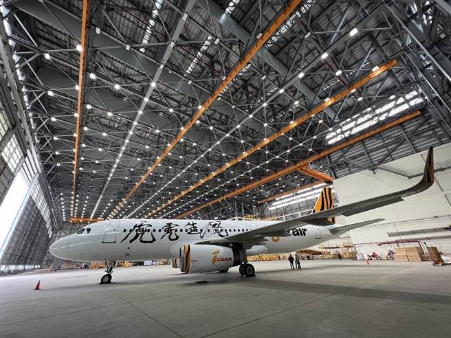 台湾虎航推出「虎虎生风」彩绘机。（台湾虎航提供／陈佑诚传真）