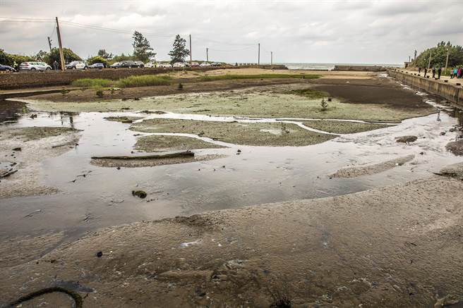 新丰乡凤坑渔港大改造，150公尺长的渔澳，规画设置水域活动区、水域活动广场及缓衝区。（罗浚滨摄）