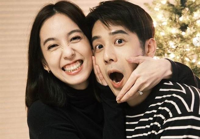 胡宇威、陈庭妮宣布结婚喜讯。(图/翻摄自陈庭妮IG)